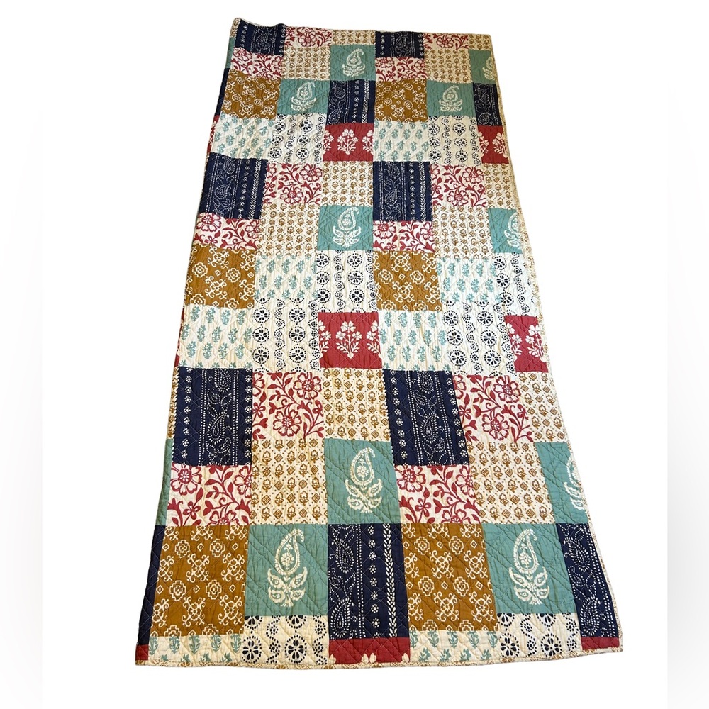 Levtex‎ Home Jasmine Full Patchwork Quilt with Matching Pillow Shams